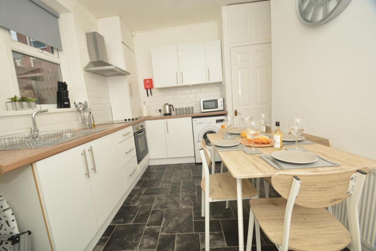 Spacious And Homely 2 Bedroom Flat - Suitelivin Gateshead Extérieur photo