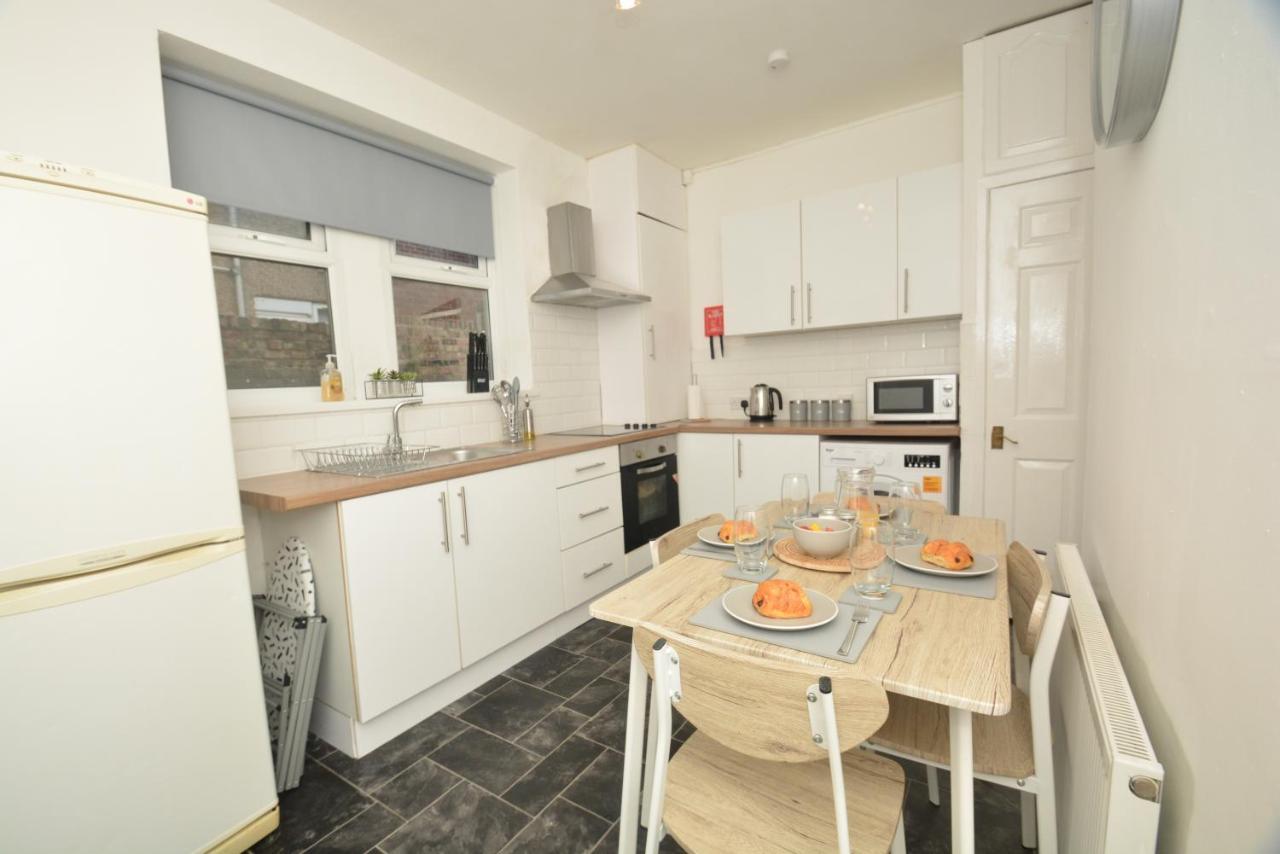 Spacious And Homely 2 Bedroom Flat - Suitelivin Gateshead Extérieur photo